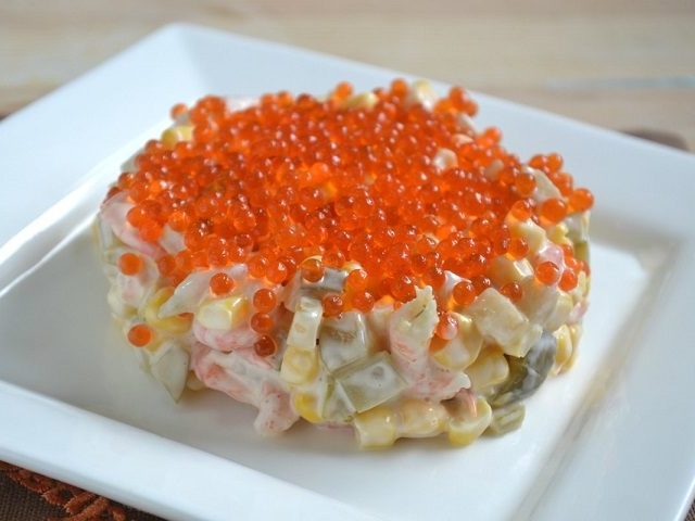Салат с креветками и кальмарами «Нептун»: вкусный рецепт, идеи оформления,