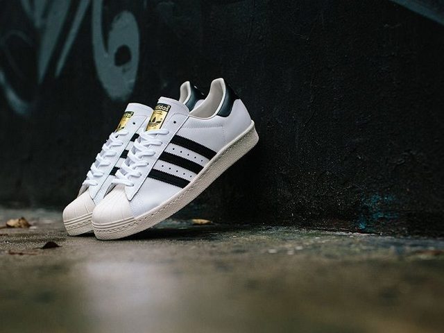 Как отличить оригинальные кроссовки Adidas Superstar от подделки?