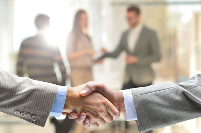 Стоит ли работать по знакомству?