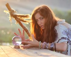 Как приворожить мужчину без негативных последствий: общие рекомендации, текст заговора, белый ритуал с изображением, со свечой, без фото, на воду или еду, спелые яблоки, личную вещь, волосы, бумагу, полотенце, расческу, светом Луны, месячной кровью, визуализация
