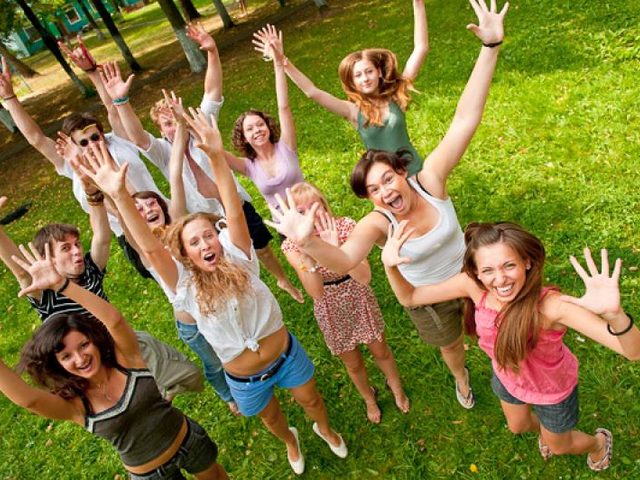 Зимние, весенние, летние, осенние конкурсы на природе для веселой компании: идеи, подробная инструкция по проведению