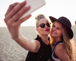 Почему мы показываем счастье в социальных сетях? Как показывают счастье в соцсетях и зачем это нужно? 