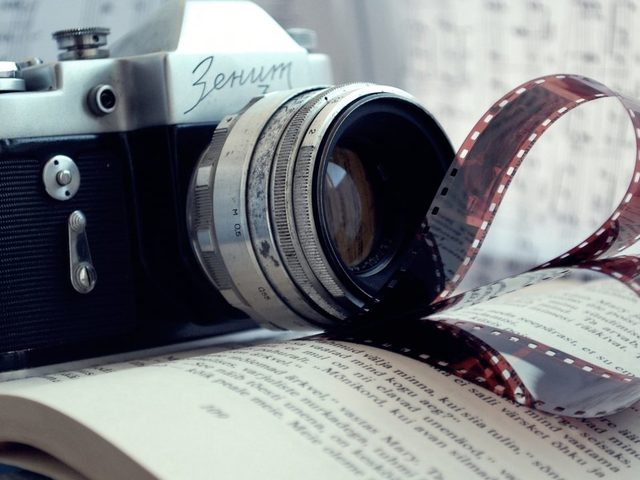 Приметы о фотографиях: упала фотография, дарить, сжигать фотографии, пятна, помутнение фото, снимки детей, беременных и умерших — трактовка и опровержение