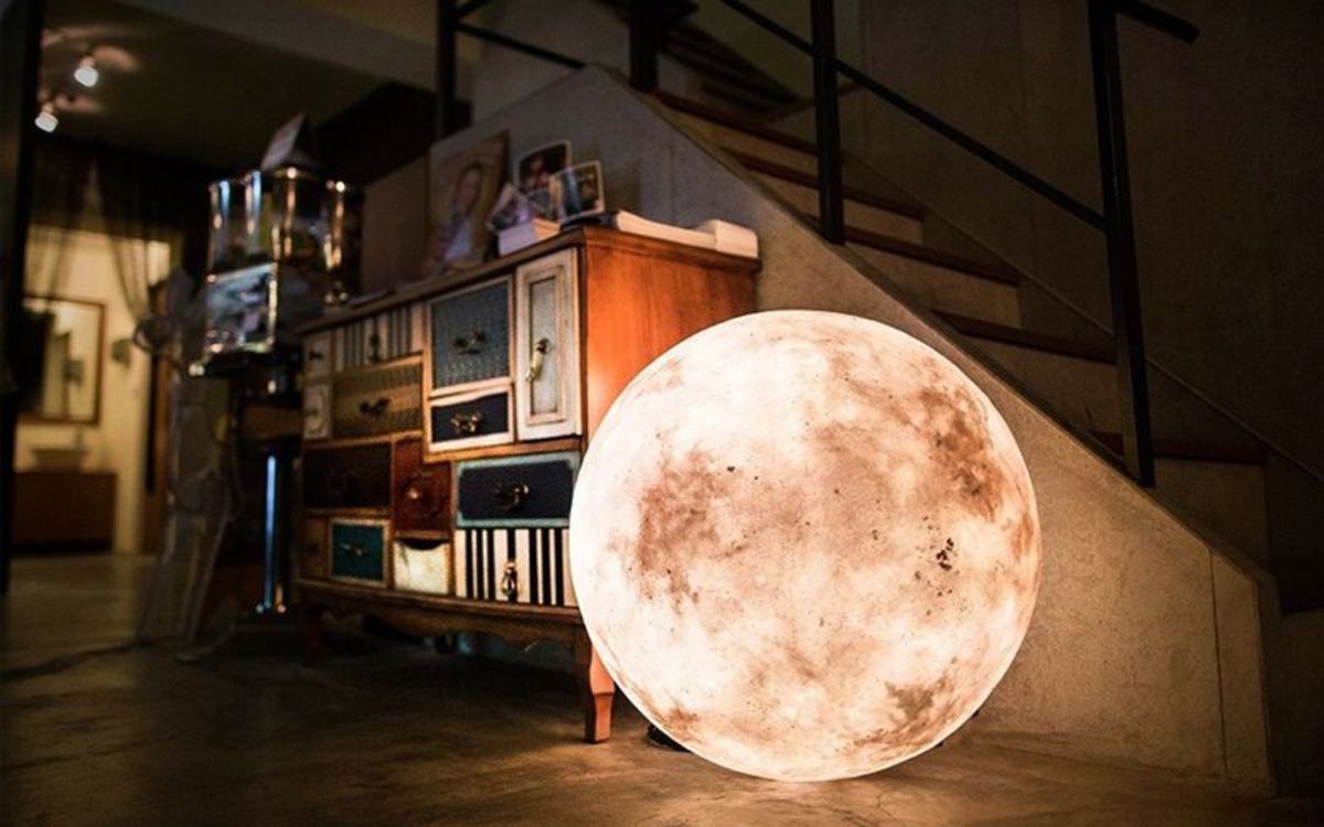Ночник в виде луны
