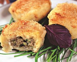 Рецепт биточков из картофеля с сыром, фаршем, колбасой, творогом и яйцом, грибами, печенкой, постные: пошаговая инструкция, фото, советы