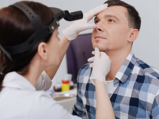 Почему появляются корочки в носу желтые, зеленые, кровяные? Желтые, кровяные корки в носу при беременности: лечение. Корки в носу: чем мазать, как убрать после операции? Обзор капель и мазей для лечения корочек в носу