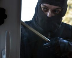 Как защитить, уберечь свой дом и двор от воров? Как отпугнуть воров от дома? Защита дома от воров: заговоры, молитвы