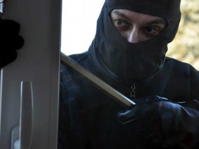 Как защитить, уберечь свой дом и двор от воров? Как отпугнуть воров от дома? Защита дома от воров: заговоры, молитвы