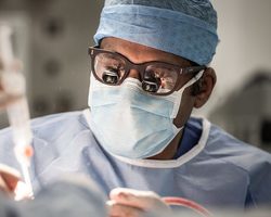 Неудачная операция — ошибка врача или случайность: куда обращаться, что делать, как писать заявление?