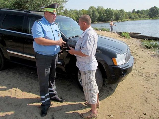 Штрафы за выезд в лес, подъезд к водоему, на лед в 2025 году: новое в Законе. Где все-таки оставить машину, как законно подъехать к воде ближе 200 м?