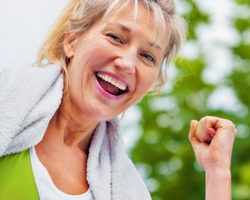 Зарядка для женщин после 50 лет: комплекс упражнений, рекомендации, видео