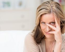 Как пережить одиночество женщине после 50 лет: почему оно возникает, как с ним справиться — рекомендации психолога