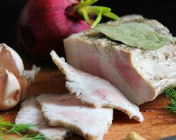 Как вкусно сварить сало в домашних условиях: 5 лучших рецептов, чтобы приготовить вареное сало
