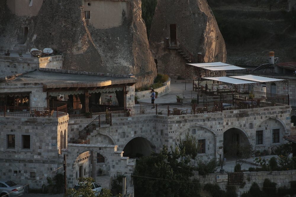 Отель каппадокии panoramic cave hotel снаружи