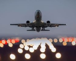 За счет чего взлетает, поднимается в воздух самолет: физика