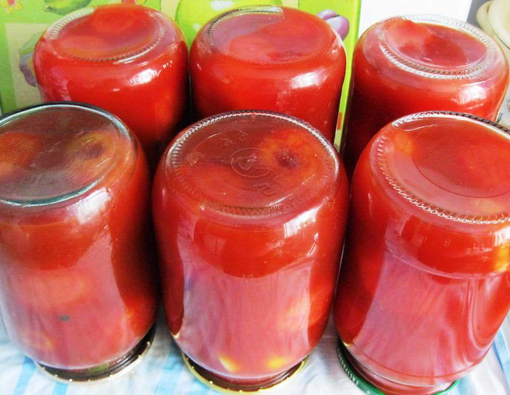 Банки с консервацией, перевернутые крышкой вниз