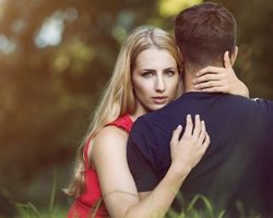 10 признаков того, что мужчина не любит: что делать, почему он не отпускает?