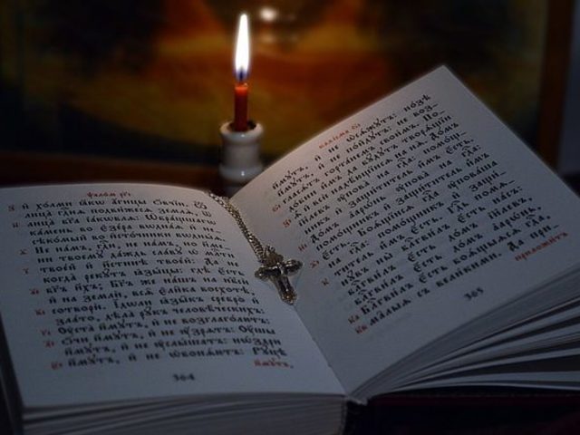 Вечерние молитвы на сон грядущий на русском языке: текст, читать