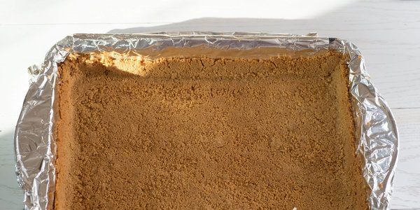Форма из печенья и масла