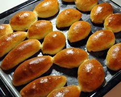 Пирожки с зеленым луком и яйцом в духовке: 7 рецептов с самой сочной и вкусно приготовленной начинкой