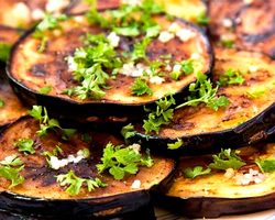 Как вкусно приготовить баклажаны? Какие имеются секреты приготовления вкусных баклажанов? Какие можно приготовить вторые блюда из баклажанов и других овощей, с мясом, соусы к макаронам, к мясу?