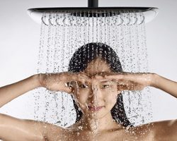 Что будет, если помыть голову холодной водой, опасно ли это?