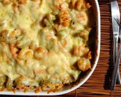 Запеканка из вермишели, как в детском саду: самые вкусные рецепты для взрослых и детей