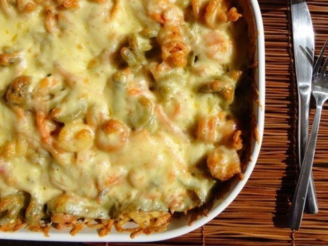 Запеканка из вермишели, как в детском саду: самые вкусные рецепты для взрослых и детей