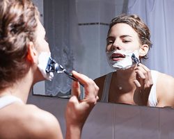 Модная тенденция для девушек — брить лицо. Стоит ли брить лицо, зачем это делают?