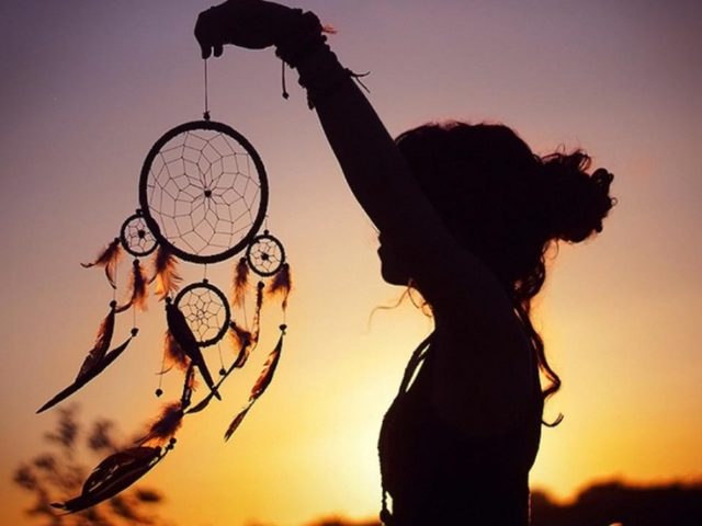 Почему снится один и тот же сон? Что значит, если снится один и тот же человек?