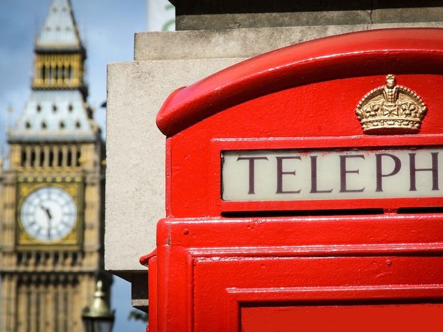 Поделки в школу на тему Англии: как сделать английскую телефонную будку, двухэтажный автобус, Биг-Бен из бумаги? Поделки на тему Англии в ирландском стиле: клевер и лепреконы