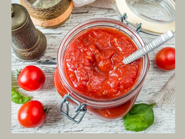 Помидоры, перекрученные через мясорубку на зиму: 22 самых вкусных рецепта