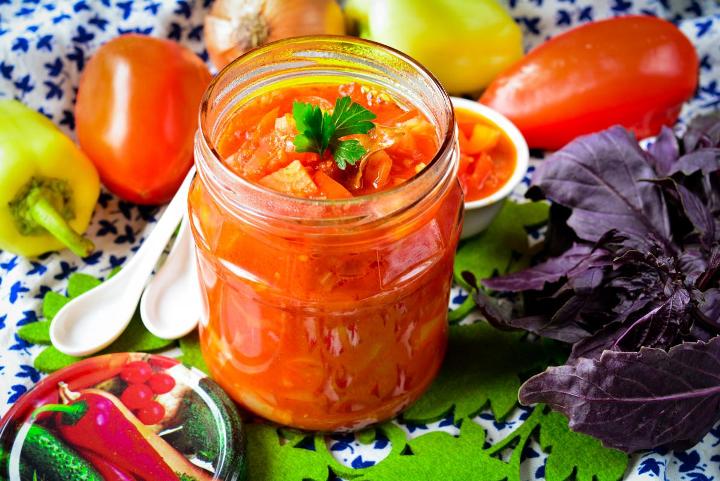 Помидоры, перец, лук через мясорубку