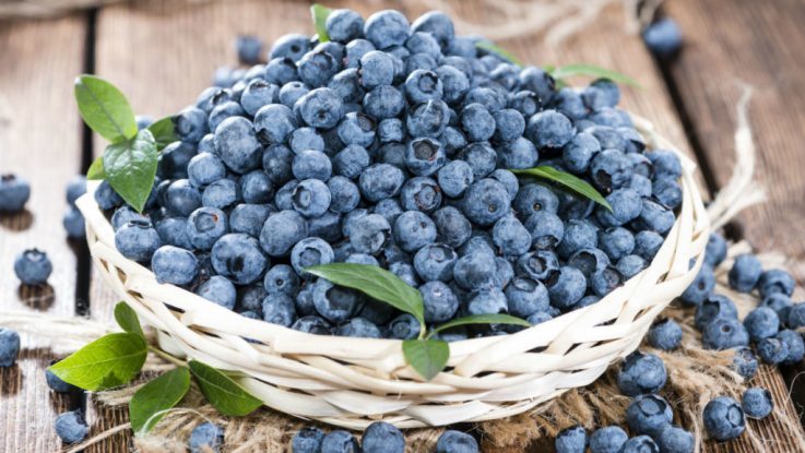 Полезные продукты для улучшения зрения и здоровья глаз взрослым