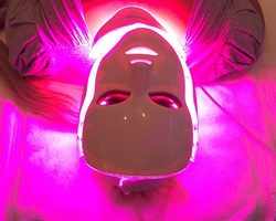 Экспресс-уход за лицом с LED-терапией — что это: цена, отзывы. Как проводится LED-терапия для лица?