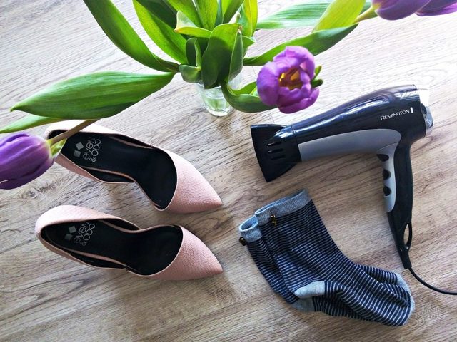 Как высушить быстро кроссовки, ботинки, обувь изнутри в домашних условиях? Как высушить обувь без батареи изнутри, феном, газетами, рисом?