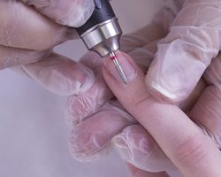 Деформация, дистрофия, отслоение ногтевой пластины: причины, виды деформаций, фото, лечение и восстановление, советы, отзывы
