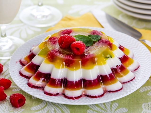 Желейный торт с фруктами с выпечкой и без выпечки: 6 рецептов, секреты приготовления, отзывы