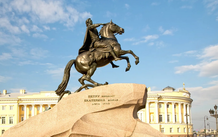 Петербург называют питером