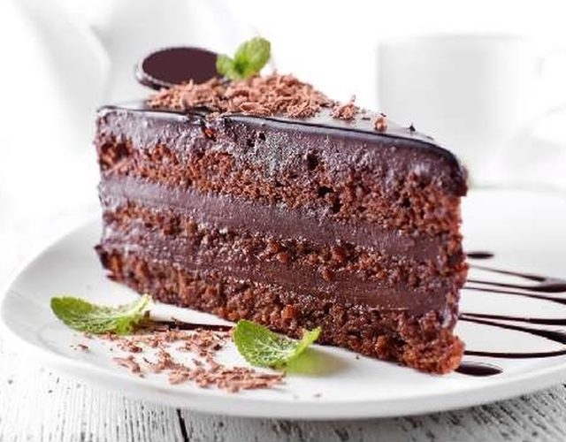 Торт с шоколадными коржами