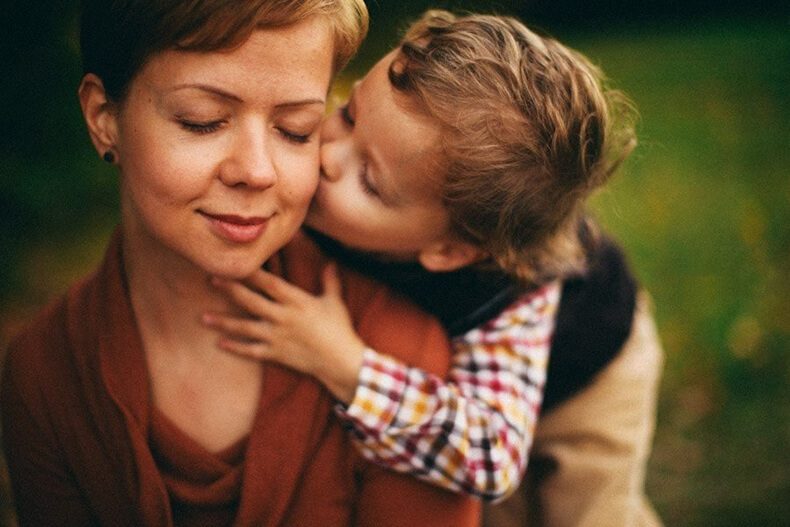 С детства боготворят родителей