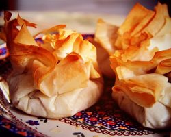 Что приготовить, чтобы было вкусно — выпечка из теста фило: пошаговые рецепты с мясом, сыром, творогом, вишней, шпинатом