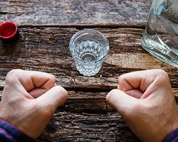 Проверенные шепотки от пьянства мужа, сына, в спину, на убывающую Луну: слова заговора, подробная инструкция