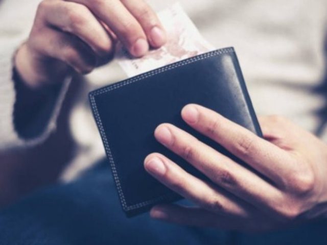 Как правильно выбросить старый кошелек? Приметы со старым кошельком: что сделать из старого кошелька?