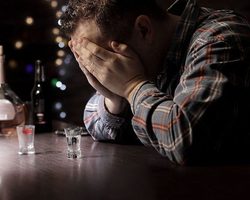 Что такое депрессия после алкоголя? Почему после алкоголя наступает депрессия: причины. Депрессия после алкоголя: симптомы, последствия, лечение