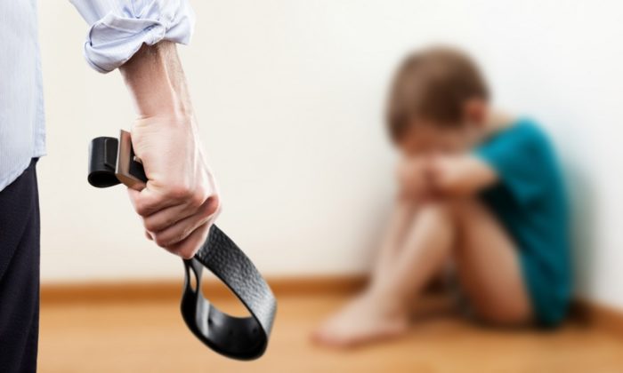 Почему родители бьют детей?
