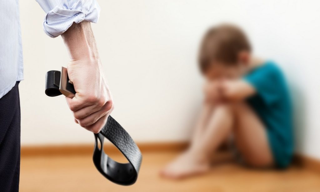 Почему родители бьют детей?