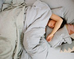Любовное значение снов, где снится парень, по лунным дням: толкование