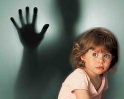 Сын подглядывает за мамой — это нормально, как себя вести маме?