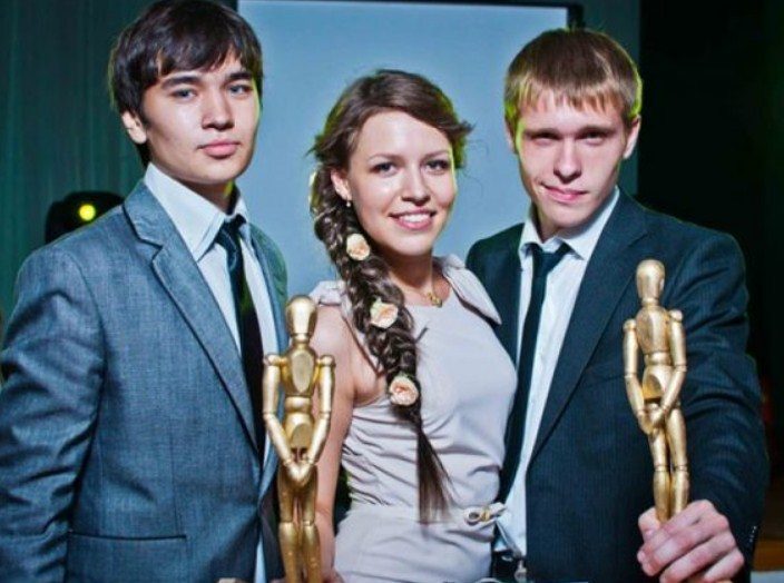 На свадьбу гостю заслужено можно подарить награду